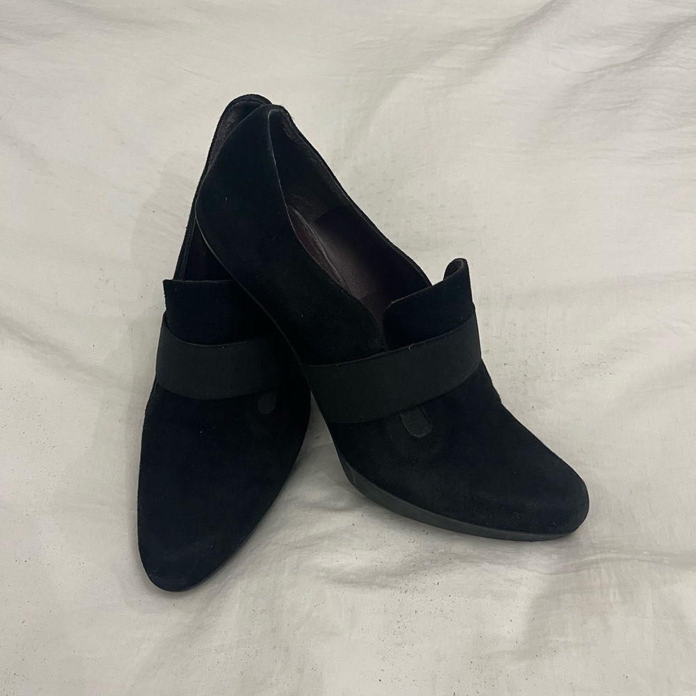 STUART WEITZMAN BLACK SUEDE SHOES